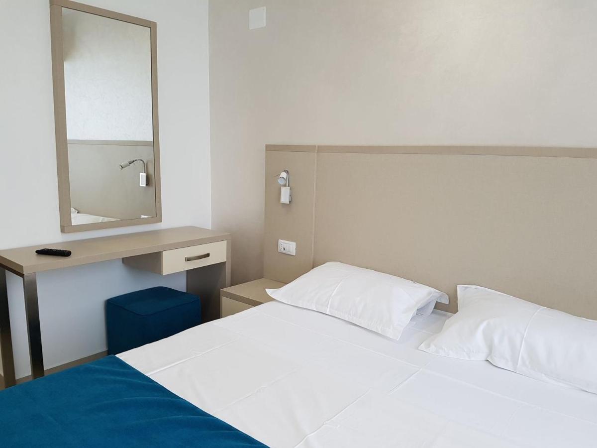 מאמאיה Hotel Delfin מראה חיצוני תמונה
