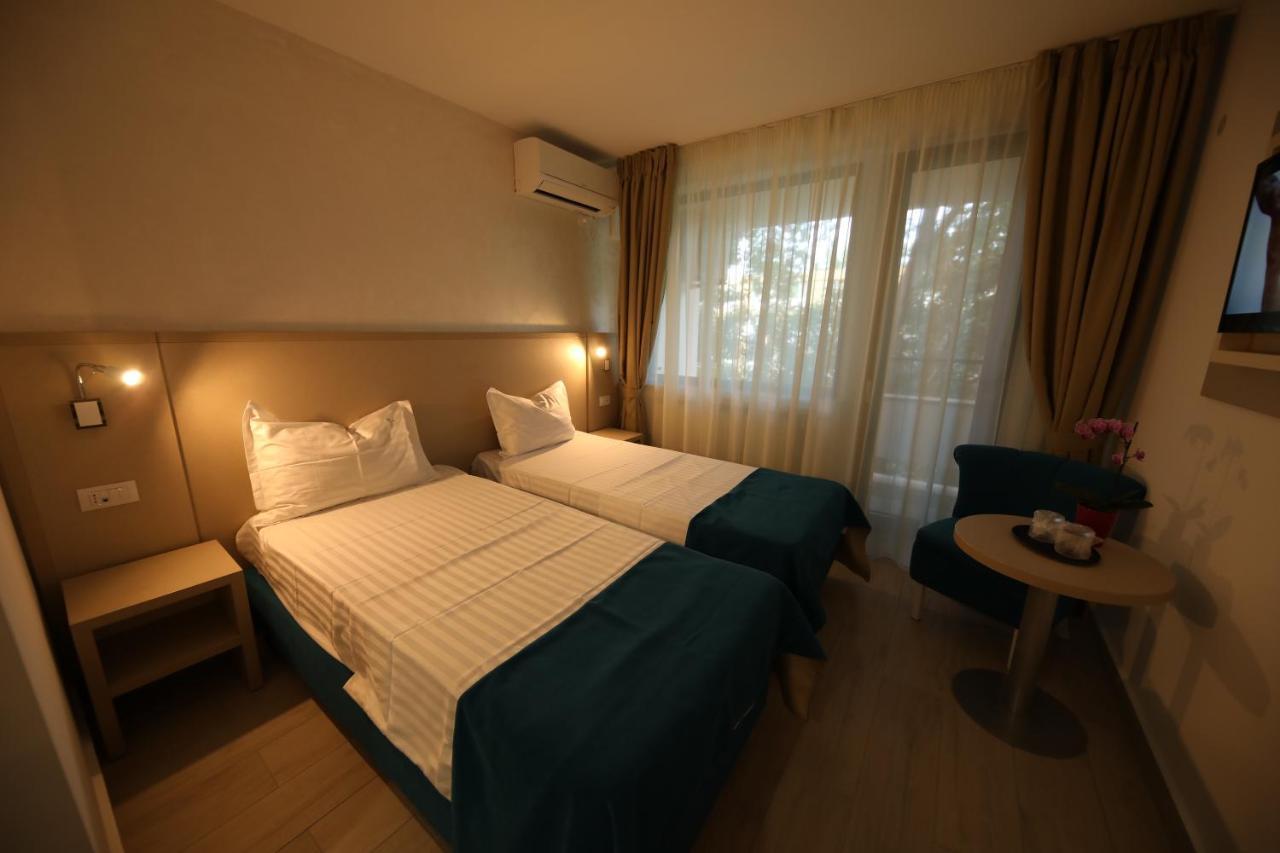 מאמאיה Hotel Delfin מראה חיצוני תמונה