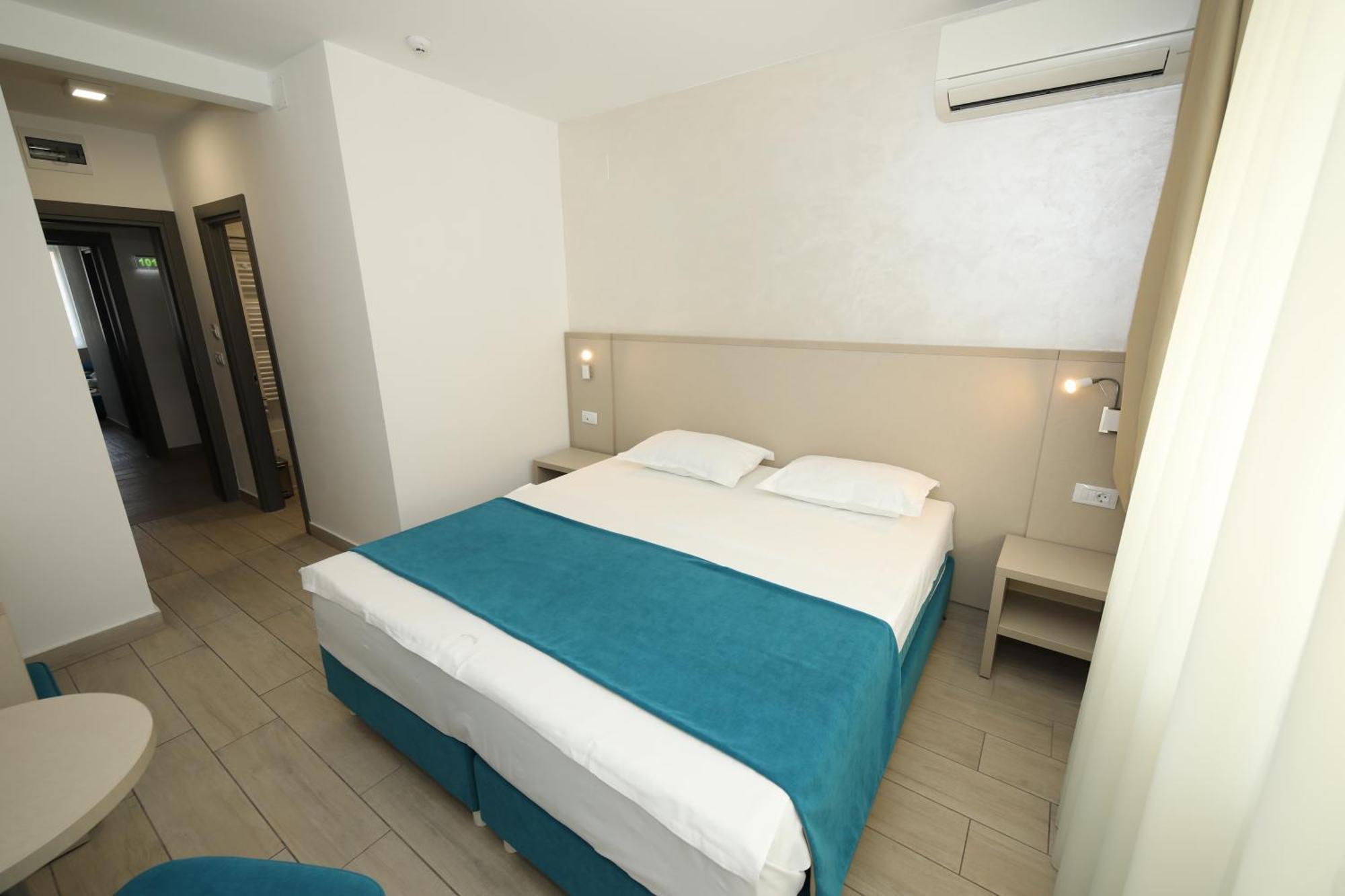 מאמאיה Hotel Delfin מראה חיצוני תמונה